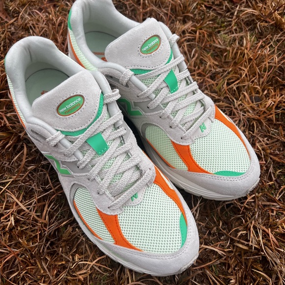 NEW New Balance size 10 Mens 2002R Candy Apple Green shoes - Picture 5 of 13